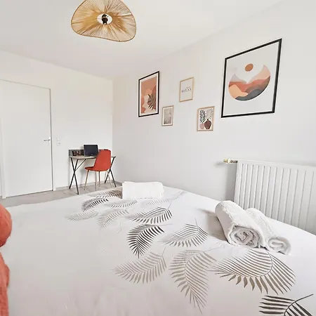 T2 Moderne Avec Terrasse, Et Calme Apartamento